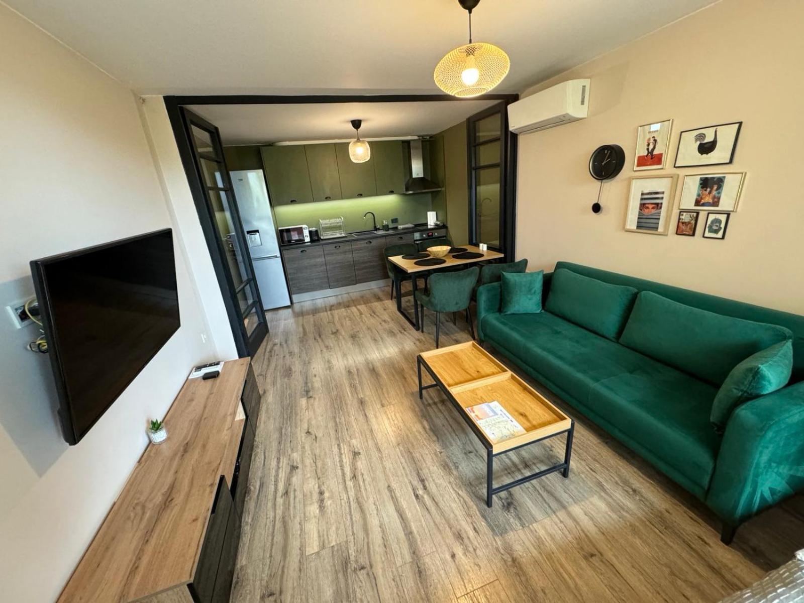 Lovely 1 Bedroom Apartment In The Heart Of Varna Exterior photo