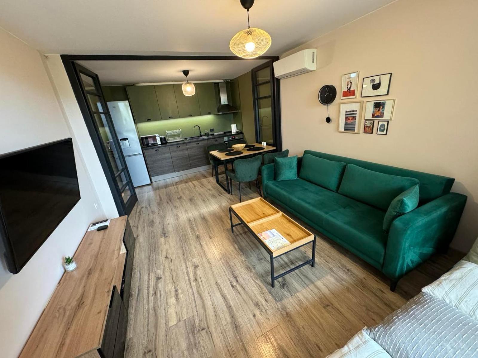 Lovely 1 Bedroom Apartment In The Heart Of Varna Exterior photo