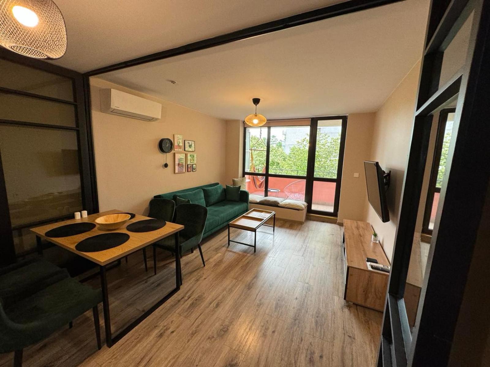 Lovely 1 Bedroom Apartment In The Heart Of Varna Exterior photo